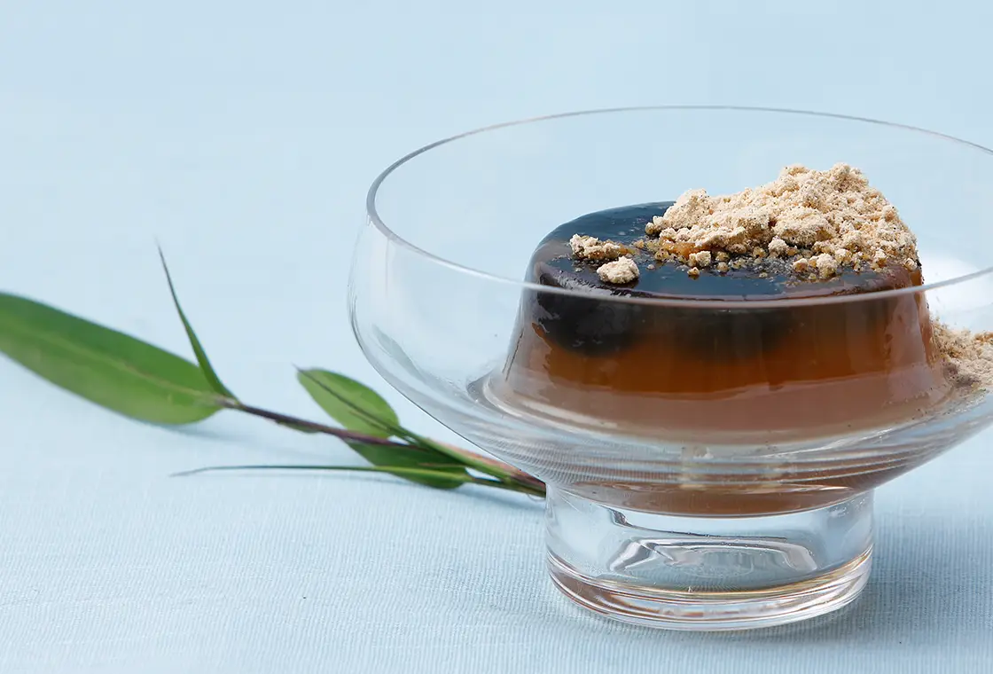 夏の一番人気 黒豆わらびもち